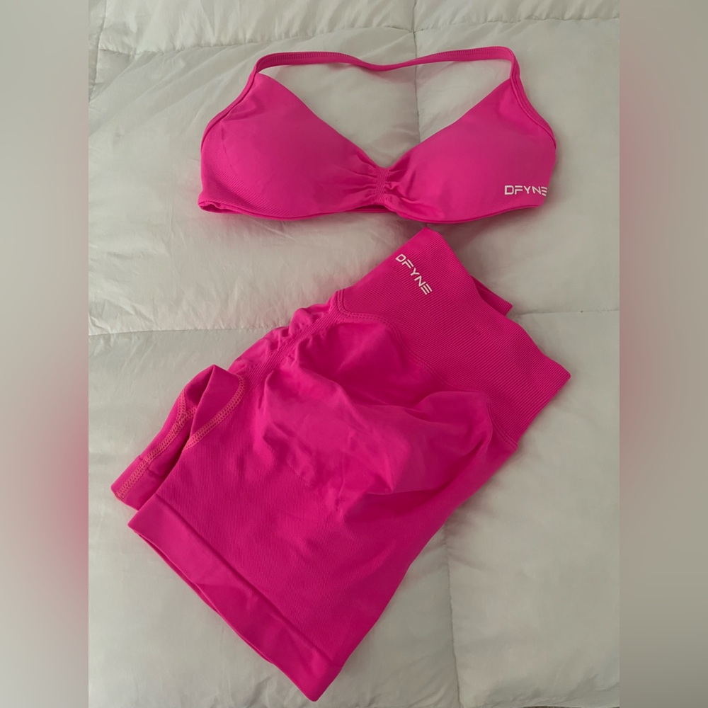 DFYNE workout set hot pink both size small